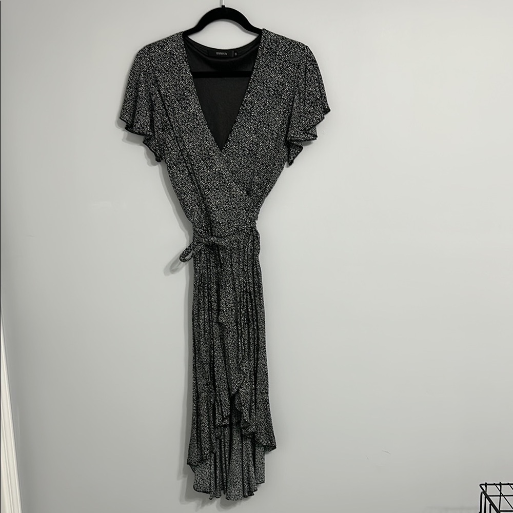 Zesica Black and White Wrap Midi Dress